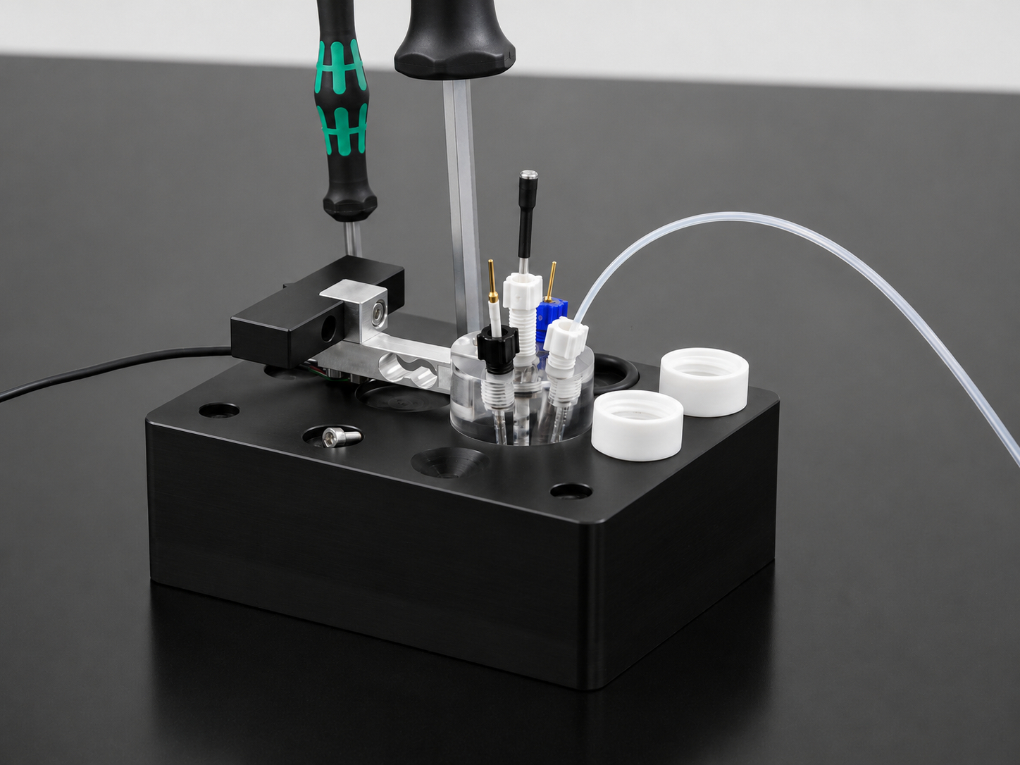 SDC organizer for probes and accessories